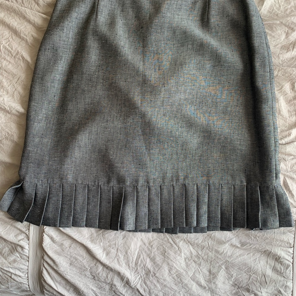 Gray women's skirt with frills at bottom